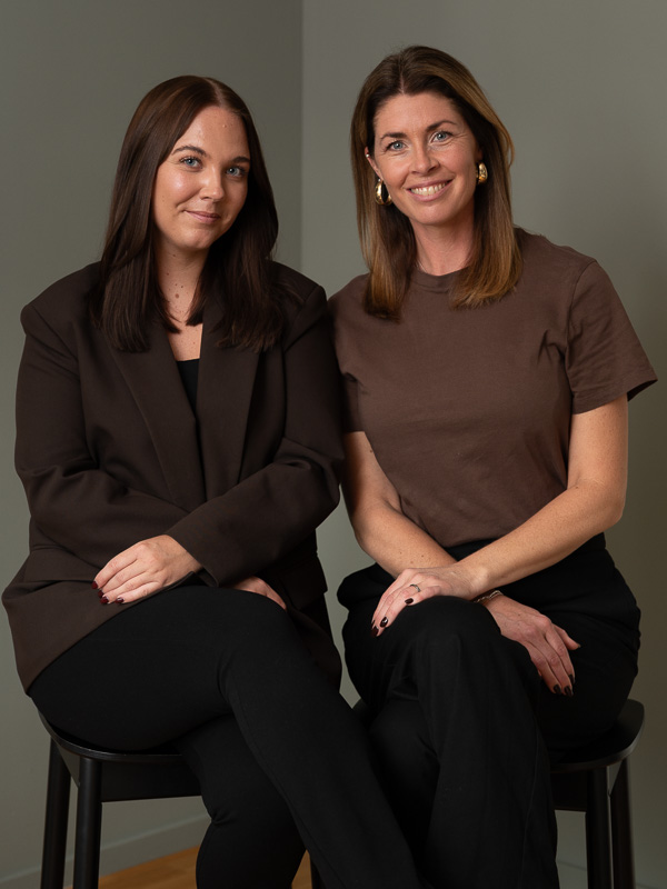 Emma och Therese tillsammans på Studio Eira